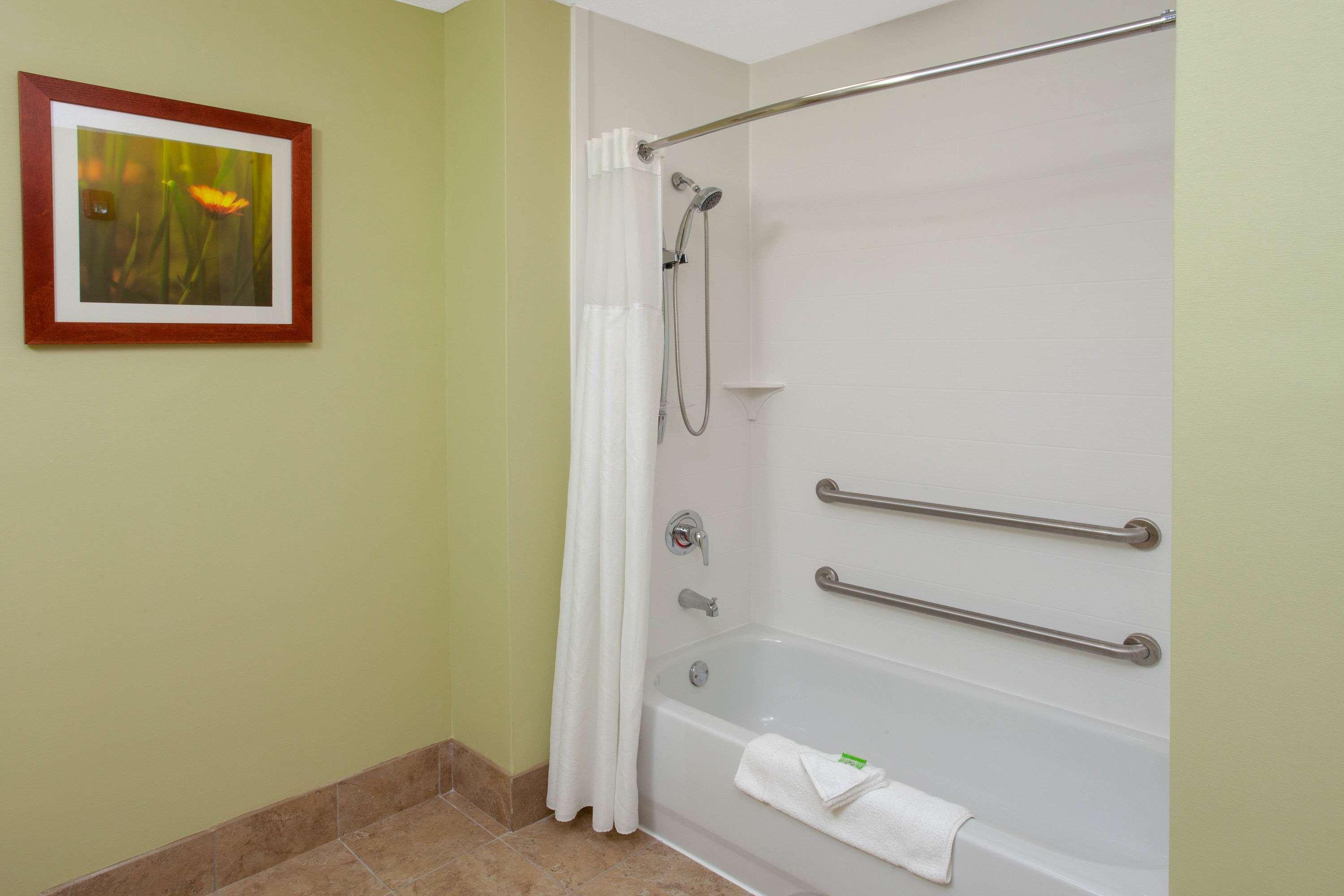 Wyndham Garden Wayne Hotel 3*